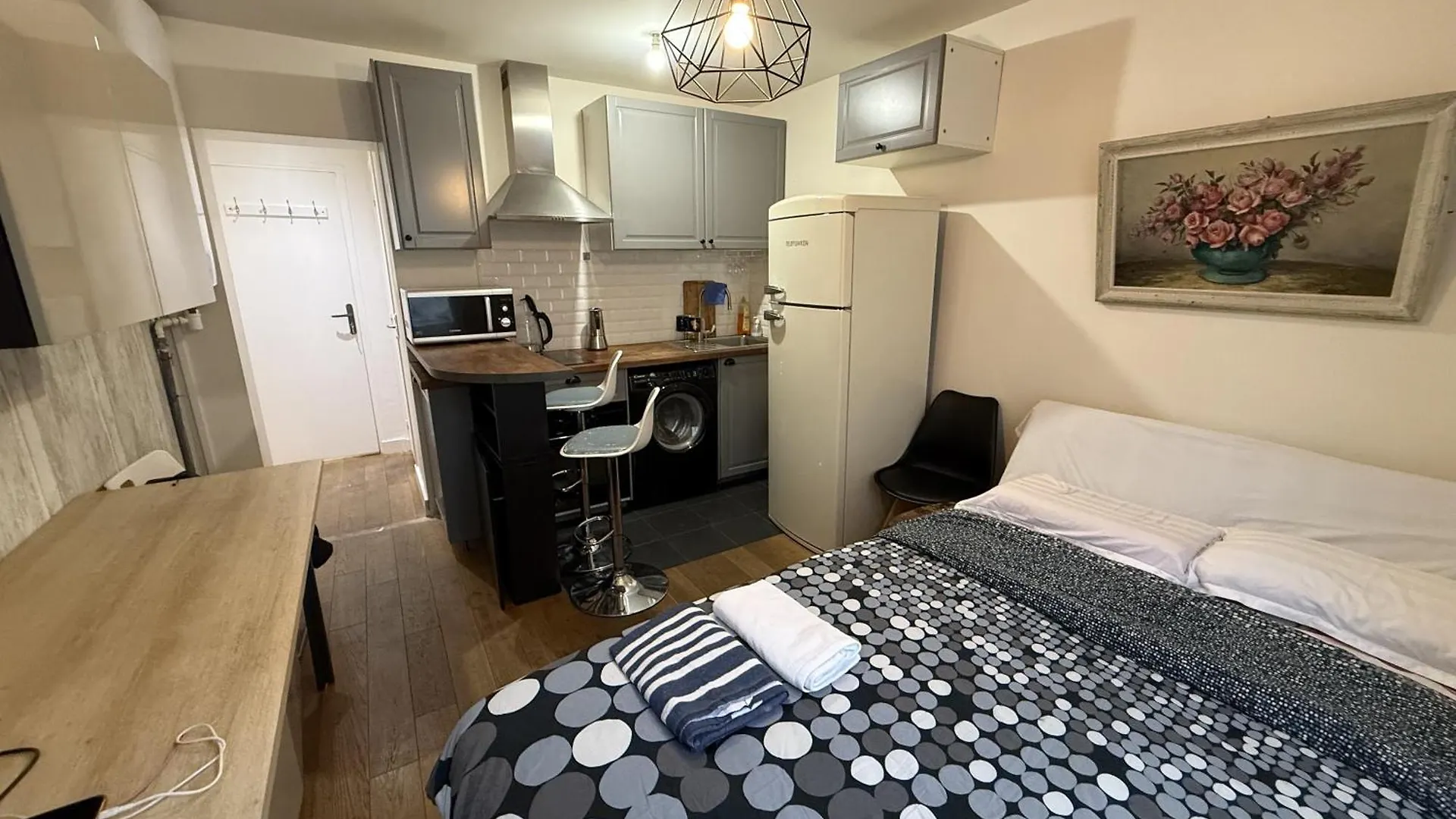 Studio Chic Proche De La Tour Eiffel Paris Apartment